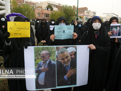 تجمع دانشجویان مقابل مجلس به منظور محکوم کردن ترور شهید فخری‌زاده
