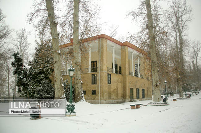 مجموعه فرهنگی-تاریخی نیاوران در یک روز برفی