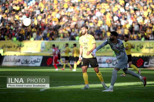 شکست تیم فوتبال سپاهان برابر پرسپولیس در جام حذفی 