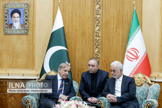 ورود نخست‌وزیر پاکستان به تهران