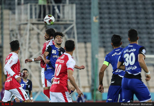 دیدار تیم های فوتبال پرسپولیس تهران و استقلال خوزستان