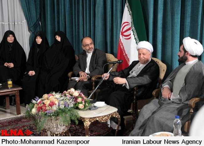 دیدار نویسندگان و مسؤولان سرای اهل قلم با آیت الله هاشمی