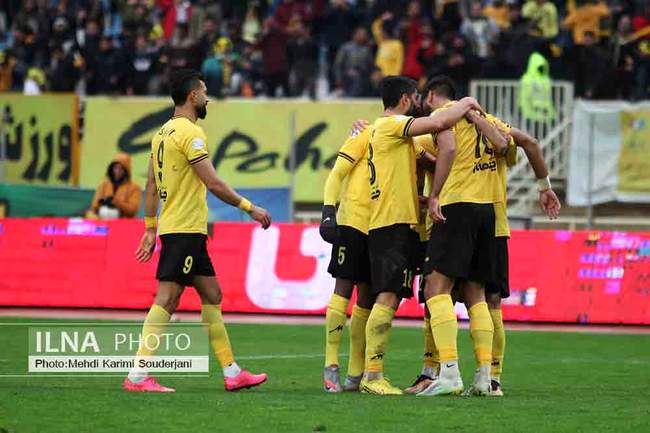 برد تیم فوتبال سپاهان اصفهان  مقابل گل گهر سیرجان 