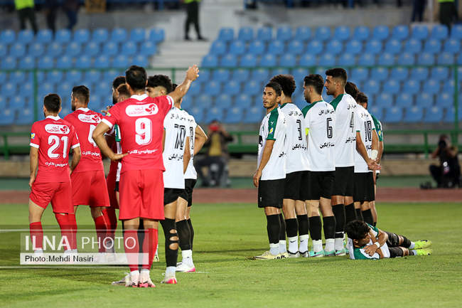 دیدار تیمهای فوتبال پرسپولیس تهران و ذوب آهن اصفهان
