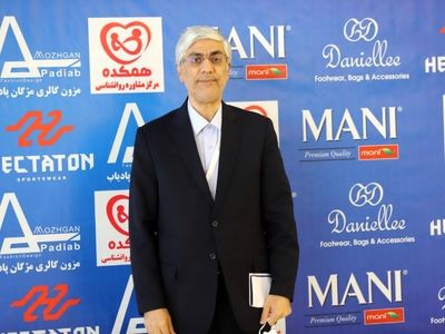 ویدیو: تبریک کیومرث هاشمی به عزیزی خادم