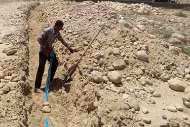 اجرای عملیات همزمان اصلاح خط انتقال و شبکه توزیع آب گوین شهرستان خمیر
