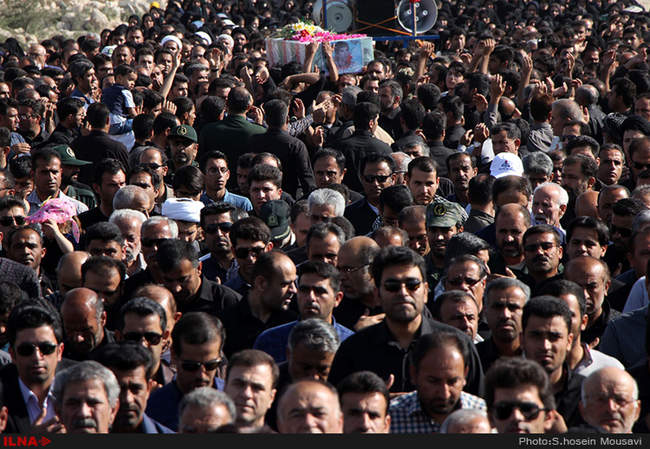 تشییع همرزم شهید چمران بر دستان عاشقان حسینی 
