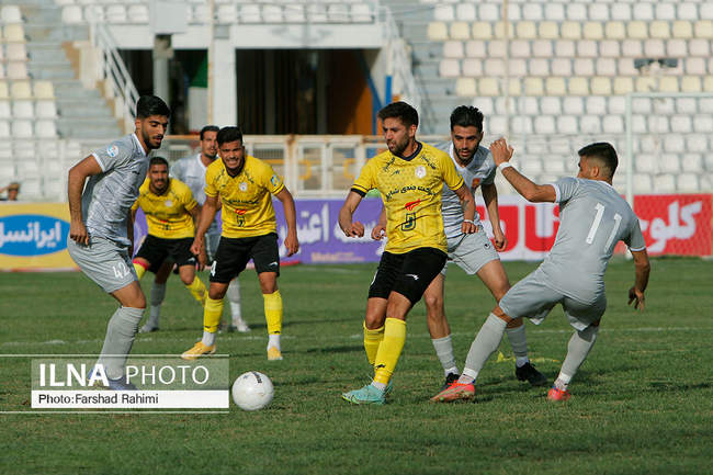 دیدارتیم های فجرشهیدسپاسی شیراز وشهرخودرو مشهد