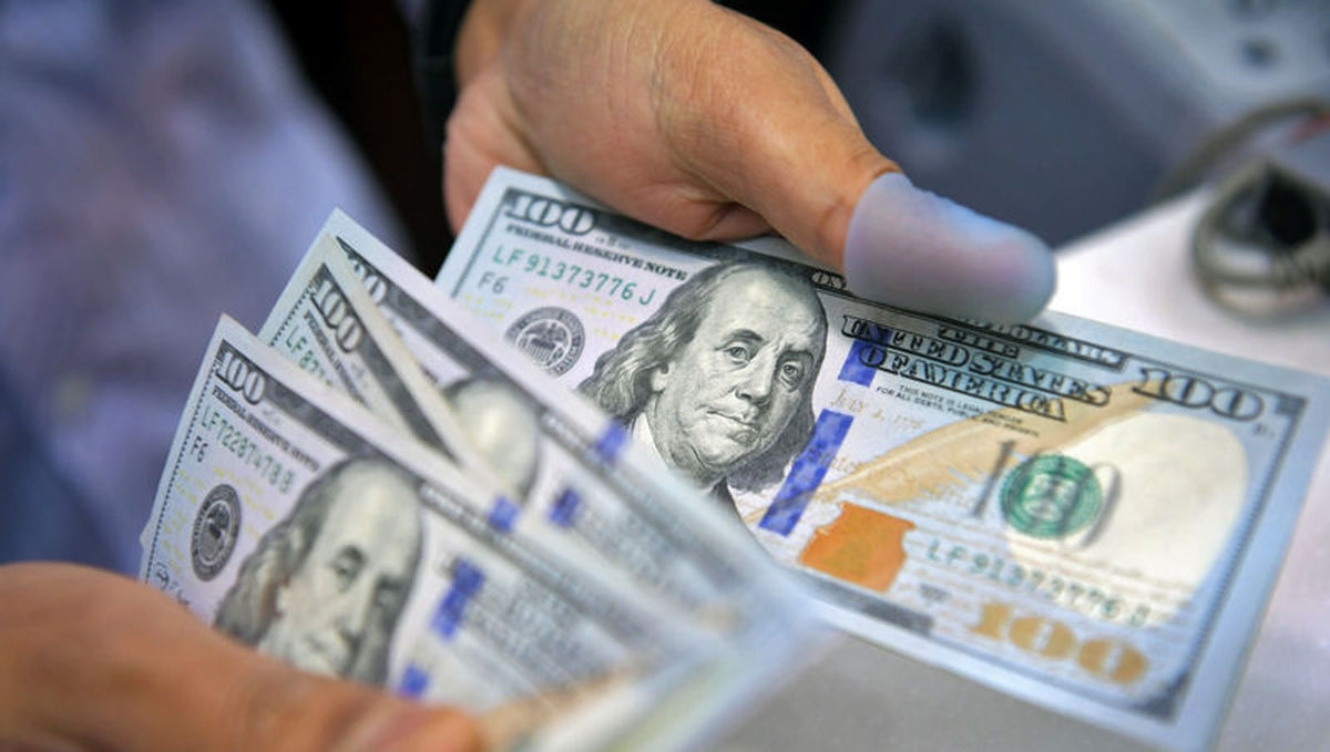 کاهش ۱۰۰ تومانی دلار در صرافی بانک‌ها
