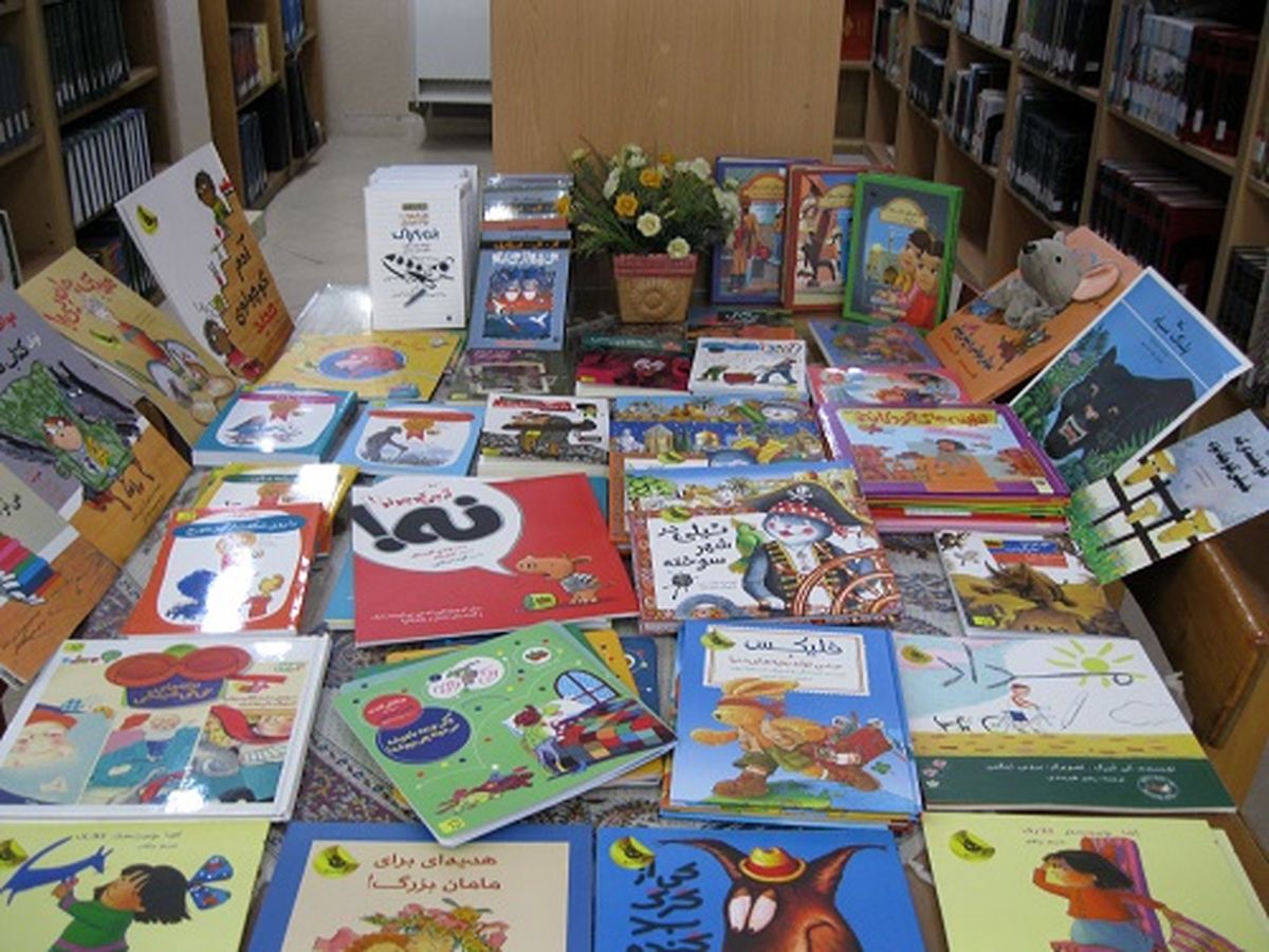 اهدای 100جلد کتاب به کتابخانه عمومی خاتم الانبیاء رشت 