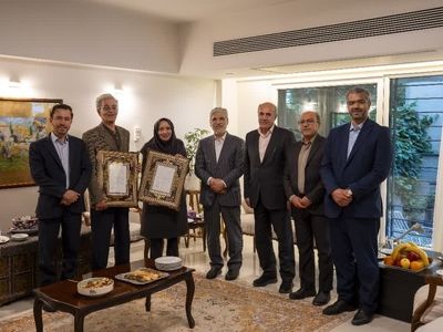 وزیر علوم از پروفسور افسانه صفوی و پروفسور ناصر ایران‌پور در شیراز تجلیل کرد