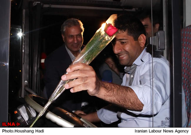 بازدید وزیر کار از سامانه اتوبوسرانی شرکت واحد