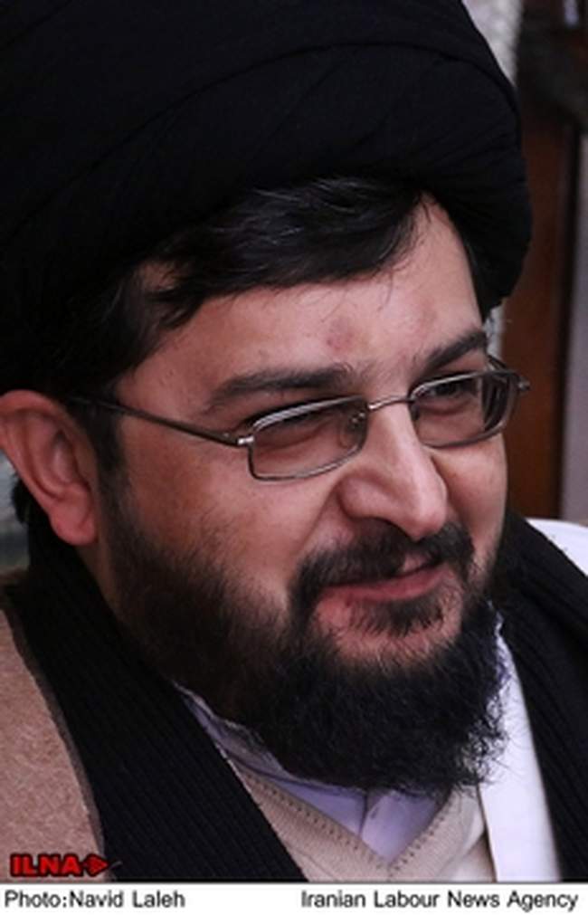 مراسم عمامه‌گذاری جمعی از طلاب حوزه‌های علمیه کشور