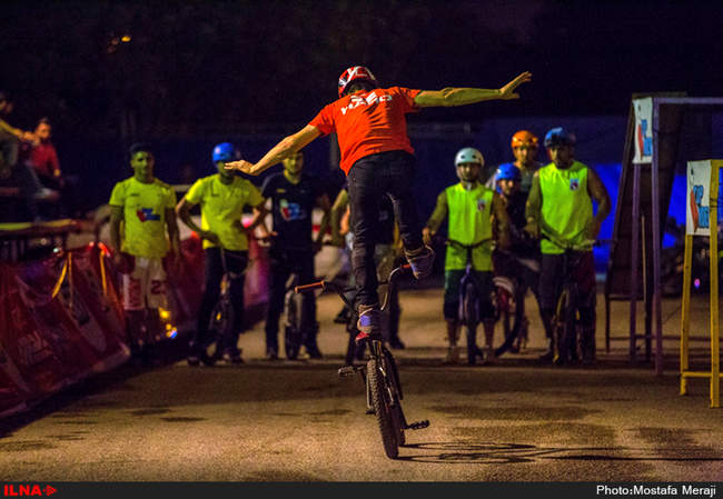 اجرای حرکات نمایشی تاپ رایدر در پارک دولت شهر دزفول