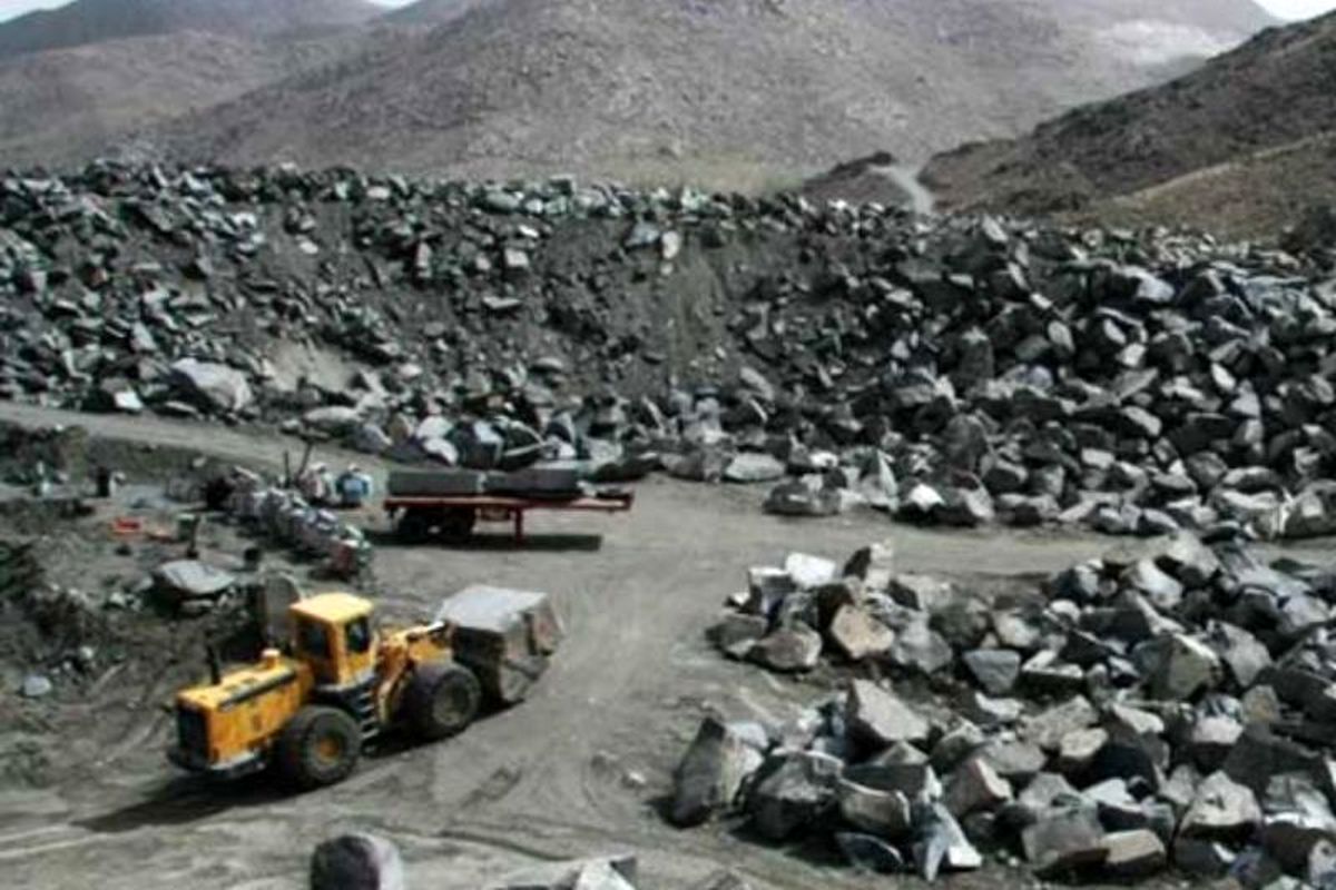 لزوم استمرار عرضه سنگ آهن در بورس کالا و اتحاد صنعت فولاد 