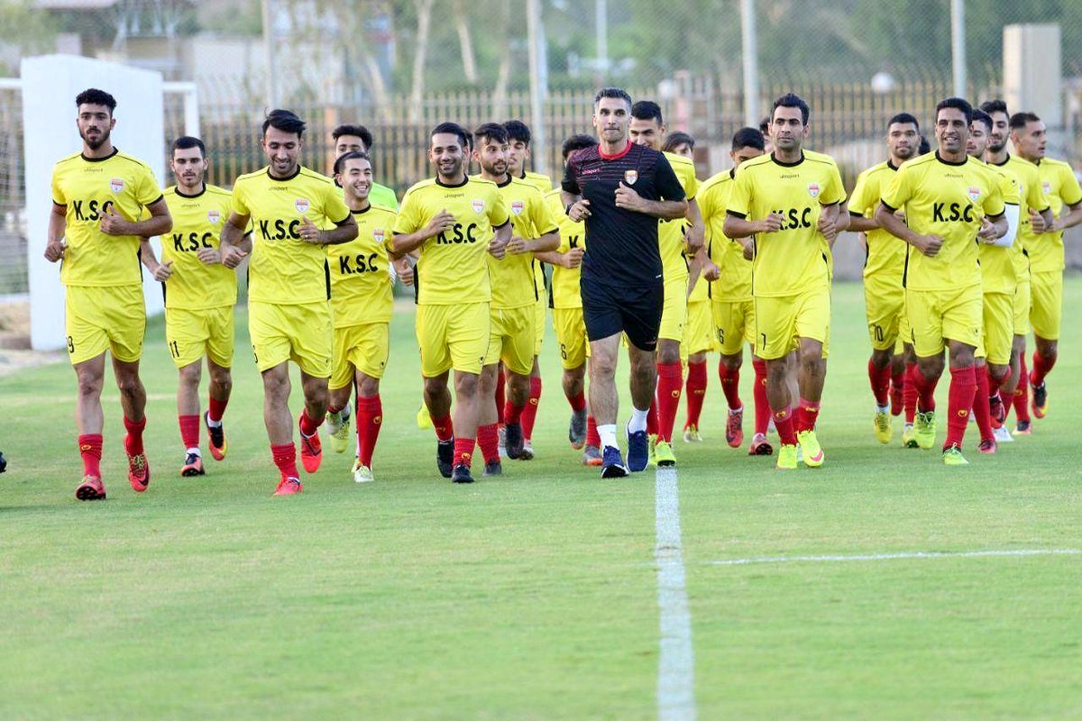 ویدیو: گرم کردن بازیکنان فولادخوزستان پیش از دیدار با نساجی