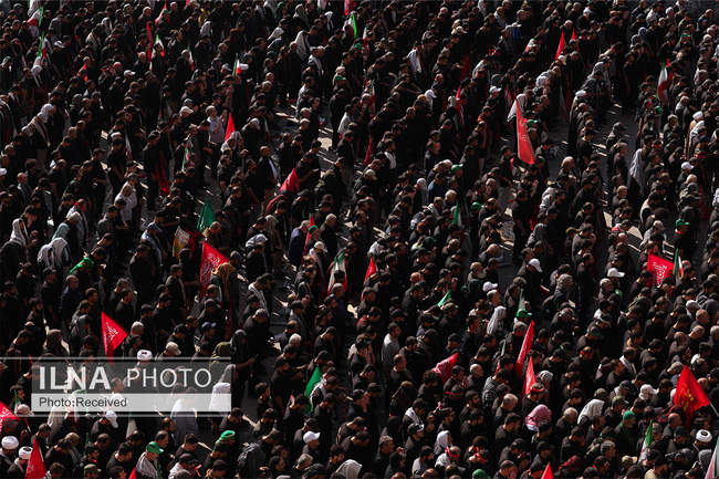 اقامه نماز بر پیکر رهبر شهید انقلاب با حضور جمعی از مسئولان، کارگزار�
