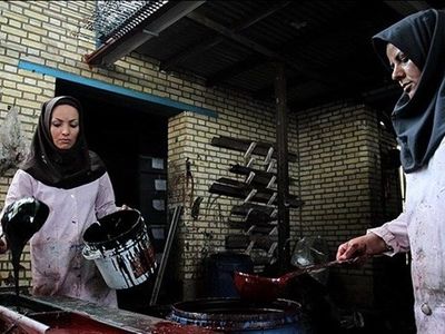 ظلم مضاعف بر زنان کارگر/ بانوانی که به خاطرِ «نان» از خیلی چیزها می‌گذرند!