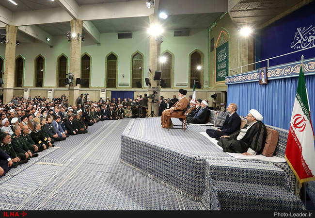 رهبر انقلاب اسلامی در دیدار مسئولان نظام و مهمانان کنفرانس وحدت و سف�