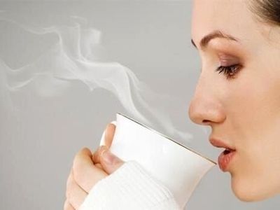 ۴ زمان طلایی نوشیدن آب گرم برای داشتن یک بدن سالم