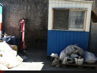 سه سال است در یک "کیوسک" محبوسم