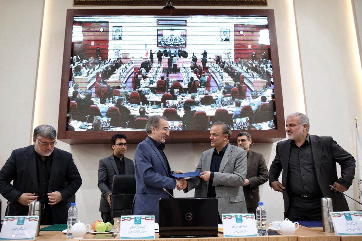 تفاهم‌نامه انتقال آب دریای عمان به شرق کشور در مشهد امضا شد