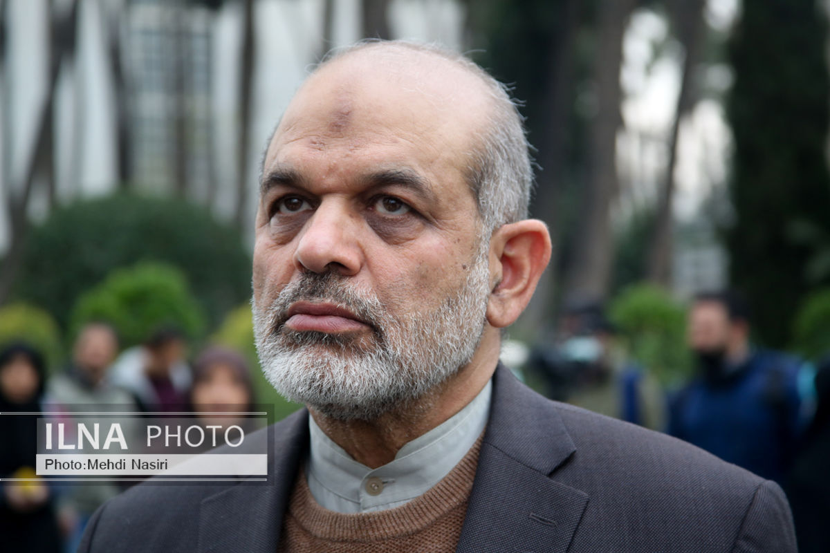 واکنش وزیر کشور به ارسال پیامک از سوی یک گروه سیاسی برای تایید صلاحیت‌شده‌ها؛ «گفتند ما حدس زدیم»/ در هیچ دورانی این مقدار تایید صلاحیت شده‌ در هیات‌های اجرایی نداشتیم