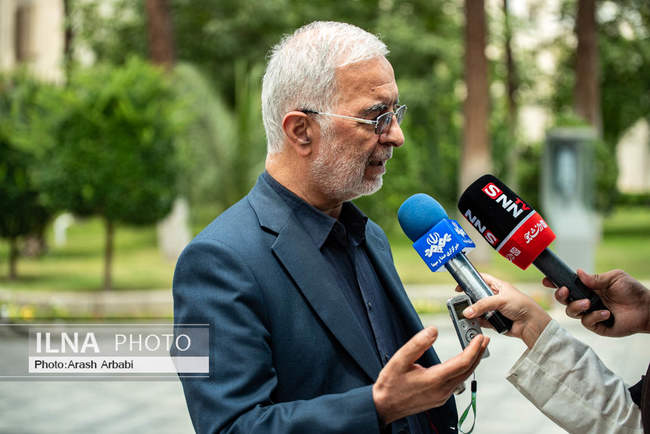  اسکندر مومنی- وزیر کشور