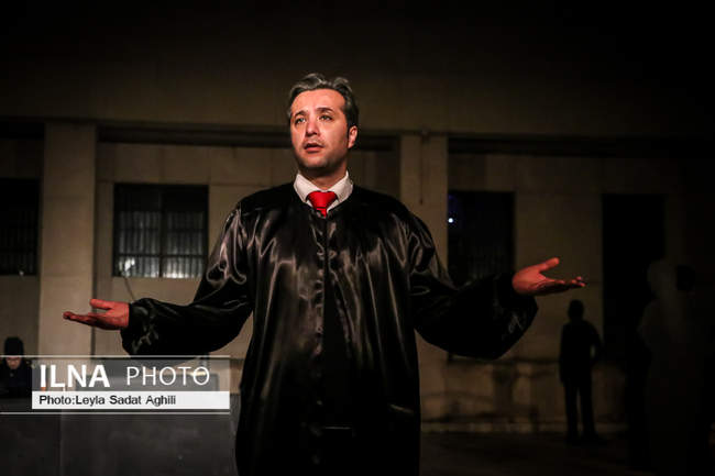 دموکراسی سفارشی 