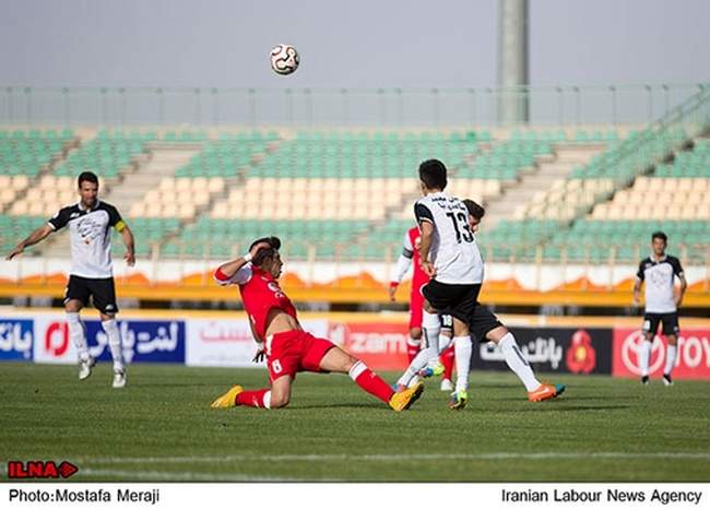 بازی فوتبال بین دو تیم صبا و تراکتور سازی تبریز