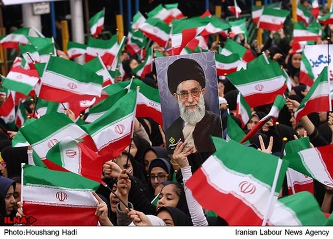 حضور رییس جمهور در راهپیمایی یوم الله ۲۲ بهمن