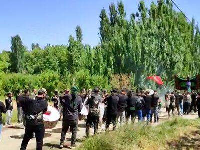 زنجیرزنیِ اهالیِ روستای محمودآبادِ نهاوند + فیلم