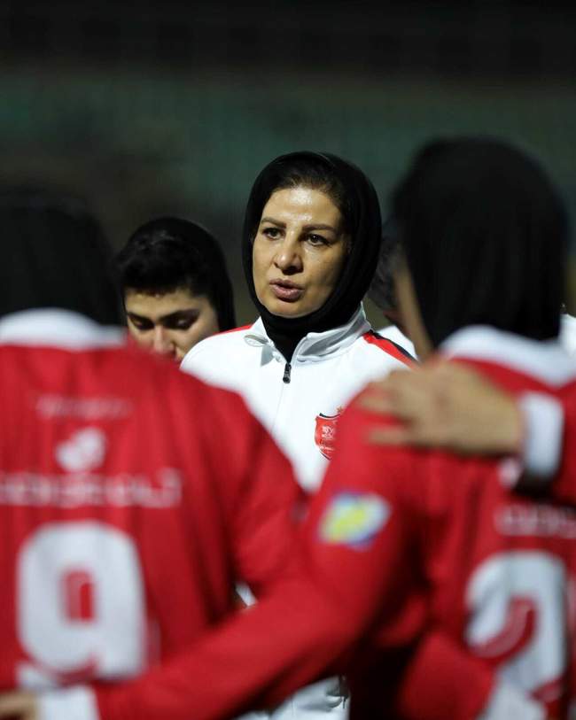 تصاویری از دیدار تیم های پرسپولیس و پالایش گاز ایلام