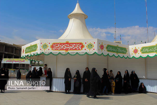 گلباران مسیر حرم امام رضا(ع) با حضور دختران مشهدی