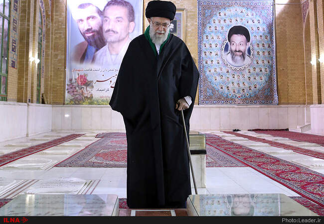 گزارش تصویری حضور رهبر انقلاب در مرقد مطهر امام راحل و گلزار شهدا