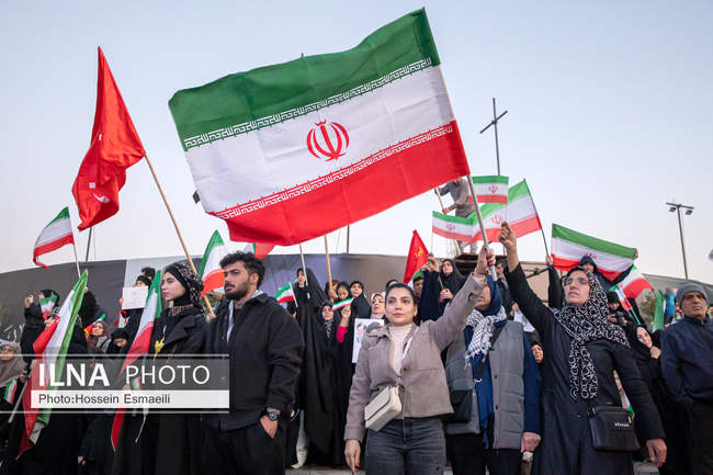 آیین وداع با پیکر شهدای ناوشکن «دنا» 