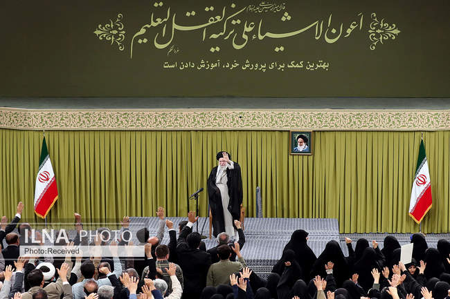 دیدار هزاران نفر از معلمان سراسر کشور با رهبر انقلاب