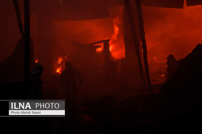 آتش‌سوزی در بارانداز ۱۲ هزار متری در شوش 