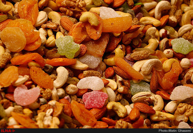 بازار میوه و آجیل در آستانه شب یلدا