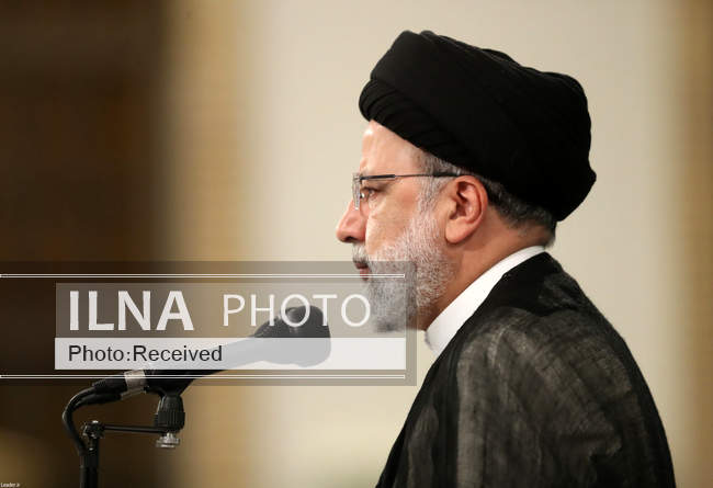 دیدار جمعی از مردم، مسئولان و مهمانان کنفرانس وحدت اسلامی با مقام مع�
