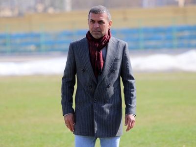 ویسی: بازیکنان من آرزو داشتند با علی کریمی را عکس بگیرند/ مالک خیبر تمام خواسته‌های ما را برآورده کرد