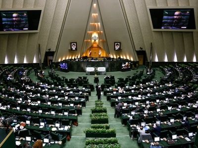 وزارت راه پاک‌ترین دستگاه دولت است/ استیضاح آخوندی پسندیده نیست