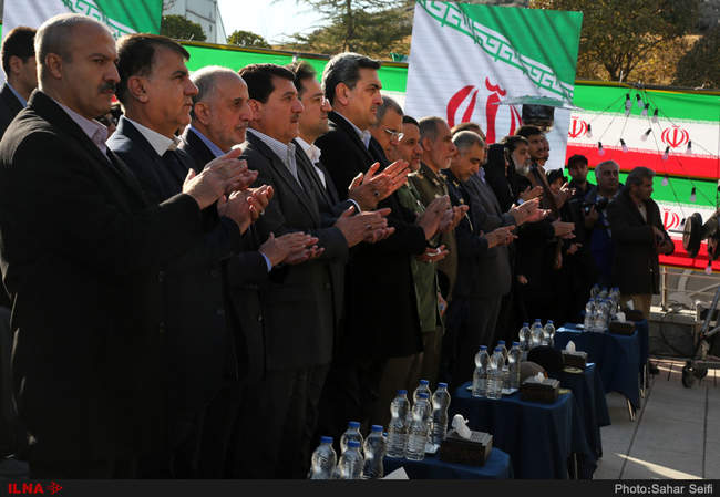 مراسم اهتزاز بزرگترین پرچم جمهوری اسلامی ایران