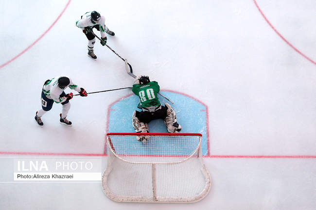 مسابقات هاکی رو یخ