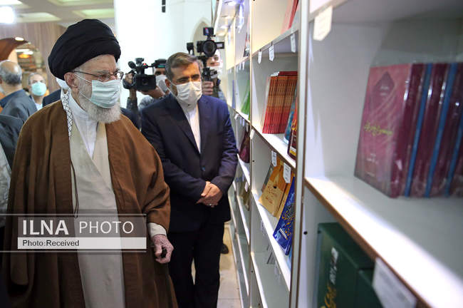 بازدید رهبر انقلاب از نمایشگاه کتاب تهران