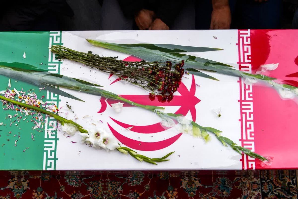 لحظات وداع خانواده شهید یونس نظرزاده + فیلم