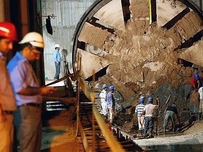 رئیس جمهور صدای کارگران  قطار شهری اهواز را بشنوند 