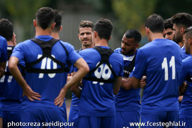 گزارش تصویری: تمرین استقلال با تولد زرینچه و پا به توپ شدن استراماچون