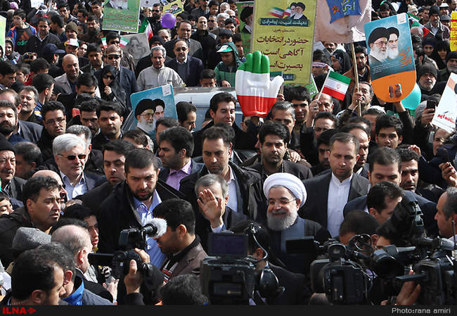 حضور رئیس جمهور در راهپیمایی یوم الله ۲۲ بهمن / 3