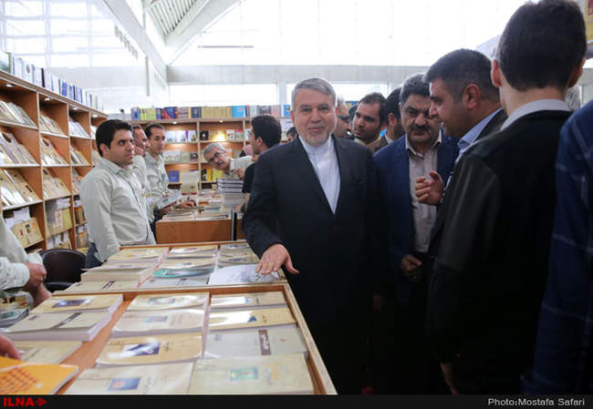 حضور  سید رضا صالحی امیری وزیر فرهنگ و ارشاد در سی‌‌اُمین نمایشگاه ب